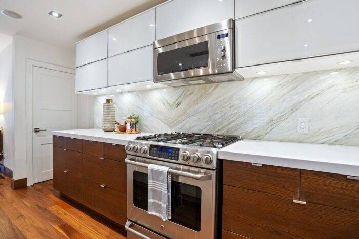 SOLD: 63 Edwin Avenue 13 17