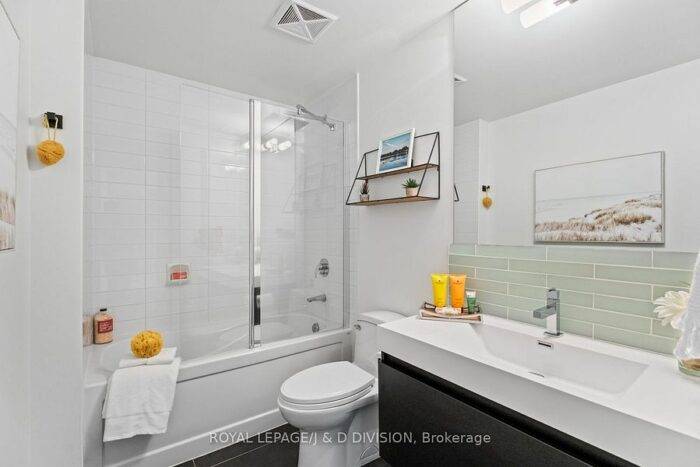 SOLD: 1709-59 East Liberty Street 7 L3RycmViL2xpc3RpbmdzLzQwLzc1Lzc2Lzk4L3AvMzg2ZGI4MDktOTI5Ni00ODZhLTg5MzgtZTdhNjY3MDYzZDUyLmpwZw 1