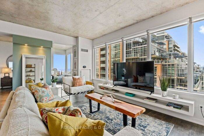 SOLD: 1709-59 East Liberty Street 2 L3RycmViL2xpc3RpbmdzLzQwLzc1Lzc2Lzk4L3AvYjUwNjJiZmItNGNlNC00NzY5LWEwNDItNjAwZGU5YjZlMTJkLmpwZw 1